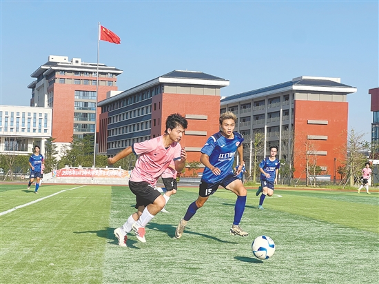 江门技师学院队与江门职院队上演精彩对决,图为比赛现场。 江门技师学院队与江门职院队上演精彩对决,图为比赛现场。