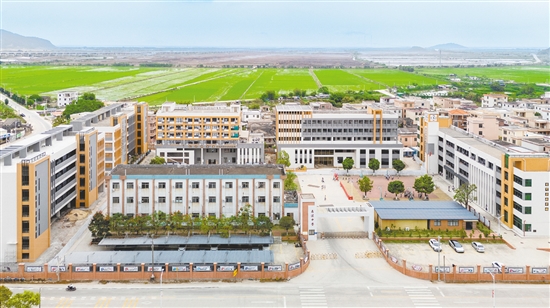 赤溪中学二期工程项目总投资约1870万元，将于今年9月前建成使用。