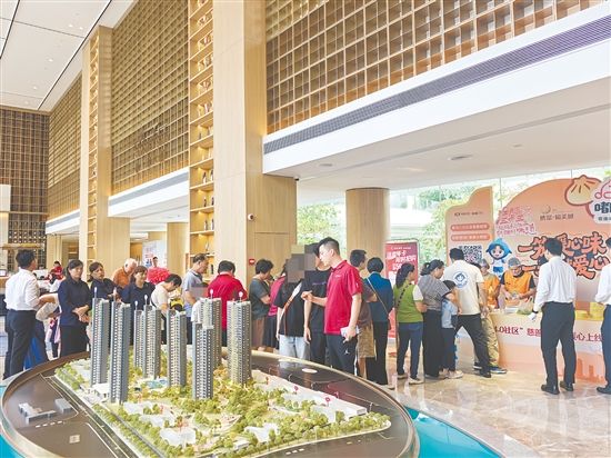随着促销政策与活动的叠加，近期我市不少楼盘人气不俗。