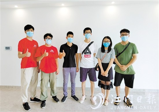 业主点赞本次“江报公益验房活动”。 业主点赞本次“江报公益验房活动”。