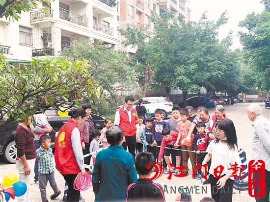鹤山碧桂园每月在小区内开展便民活动。