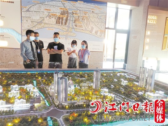 中秋期间，各大楼盘给力促销，吸引了一批购房者“上车”。