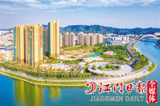江门二沙岛为江门河所环抱。
