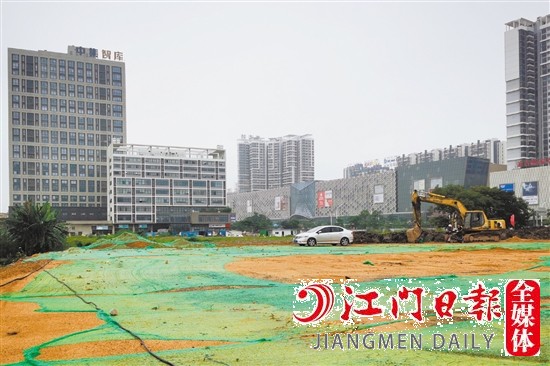 新会骏景湾新盘位于美吉特购物广场旁。