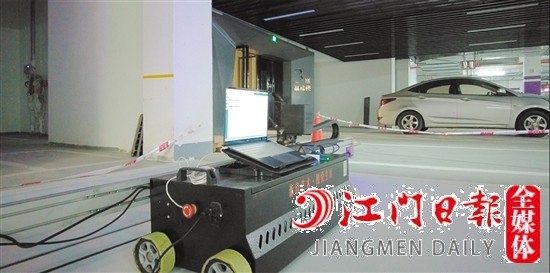 通过这台机器，车位将穿上“新衣”。