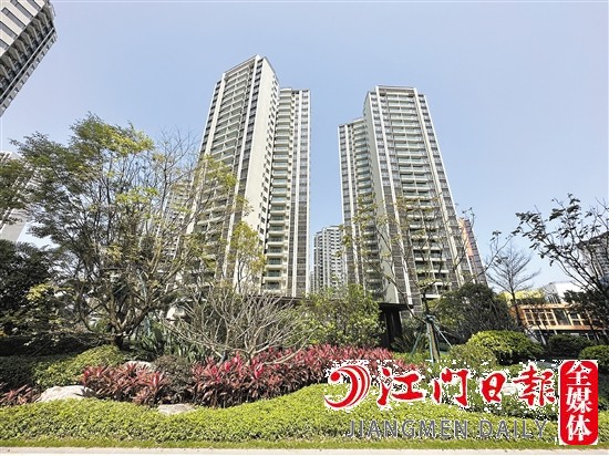 华庭公寓小区环境优美。