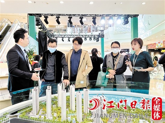 城市展厅的开放，吸引不少市民前来了解项目详情。
