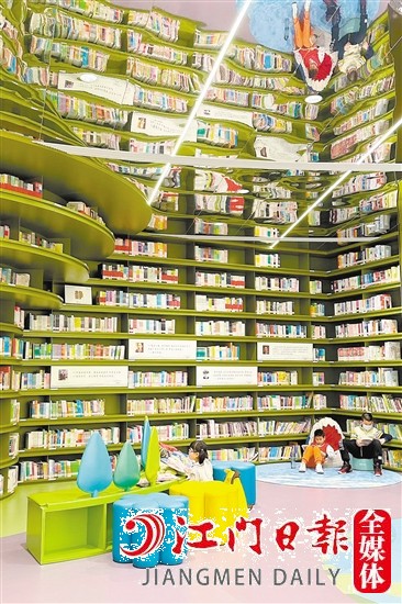 博富控股配建的台山中心图书馆，丰富了居民的文化生活，也成了网红打卡地。