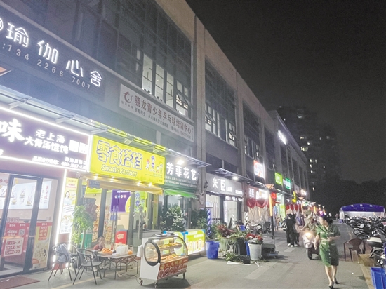 外海板块烟火气逐渐旺了起来。