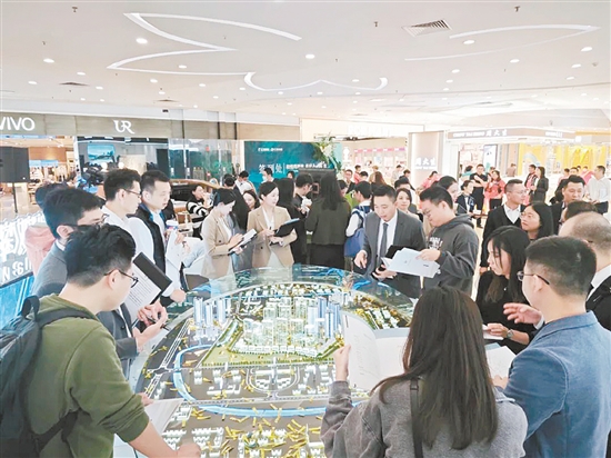 江发地产城市展厅开放现场。