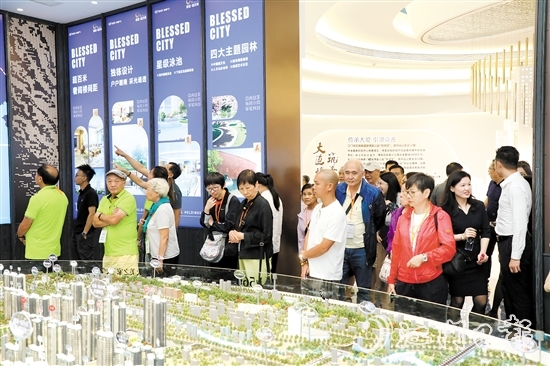 新政出台后，不少楼盘迎来看房热。
