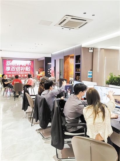 许多消费者咨询活动内容。