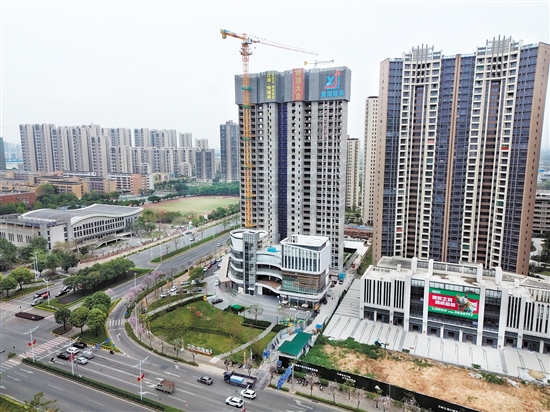 江发·悦璟苑项目1号住宅楼结构顺利封顶。