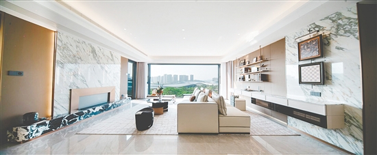 全新加推的7栋是“头排观景楼栋”。 全新加推的7栋是“头排观景楼栋”。