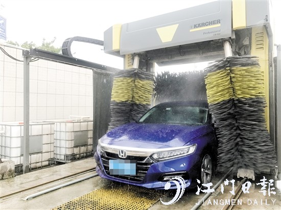 雨水有害，雨后要勤洗车。