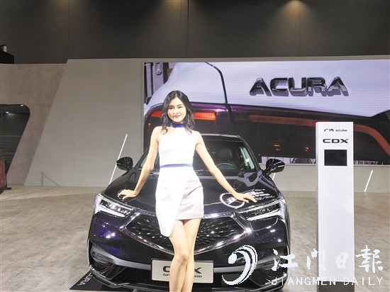 美女模特将作为特邀嘉宾,为上新新车助兴。 美女模特将作为特邀嘉宾,为上新新车助兴。