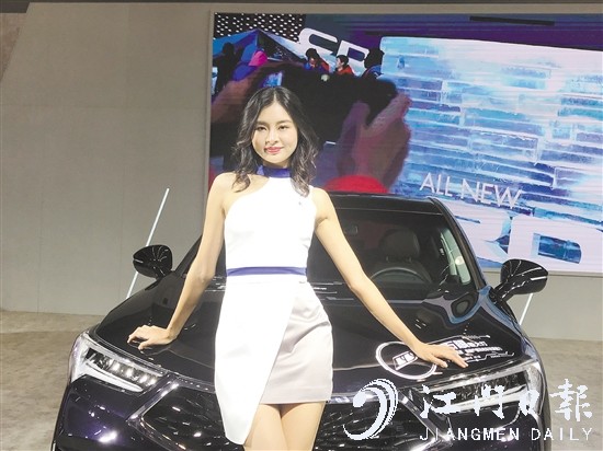 香车美女成为车展标配。