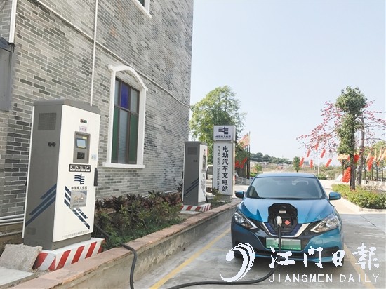 相比燃油汽车，新能源汽车起步更快。