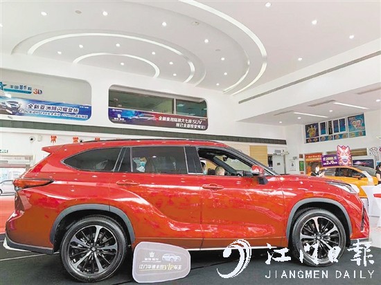 皇冠陆放腰线修长舒展。
