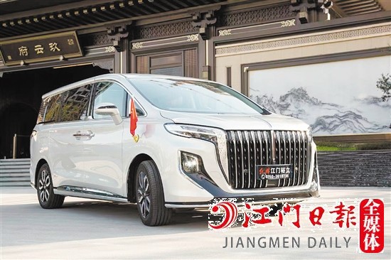 红旗HQ9外观霸气十足。