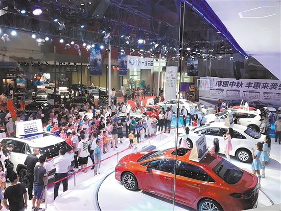 “十一”车展以规模大、规格高而著称。图为往届“十一”车展现场。
