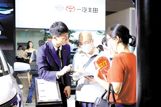 “五一”车展期间，购车客户就非常关心补贴问题。